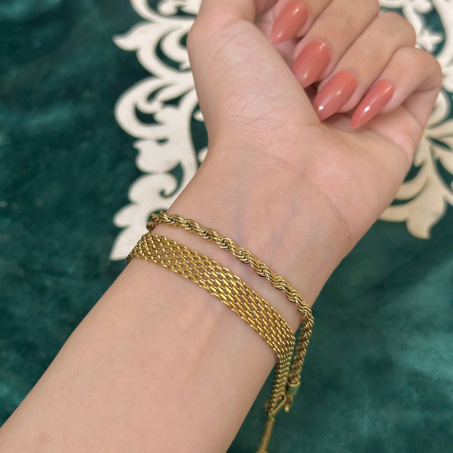 twisted stack with bray chain