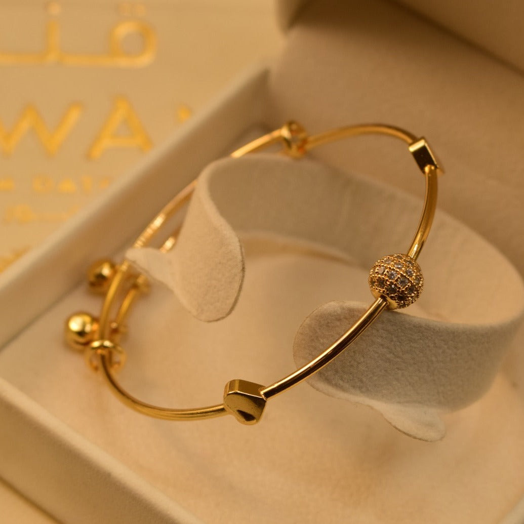 Heart Ball Gold Bangle