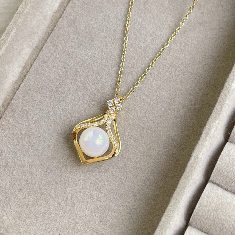 Leena Pendant